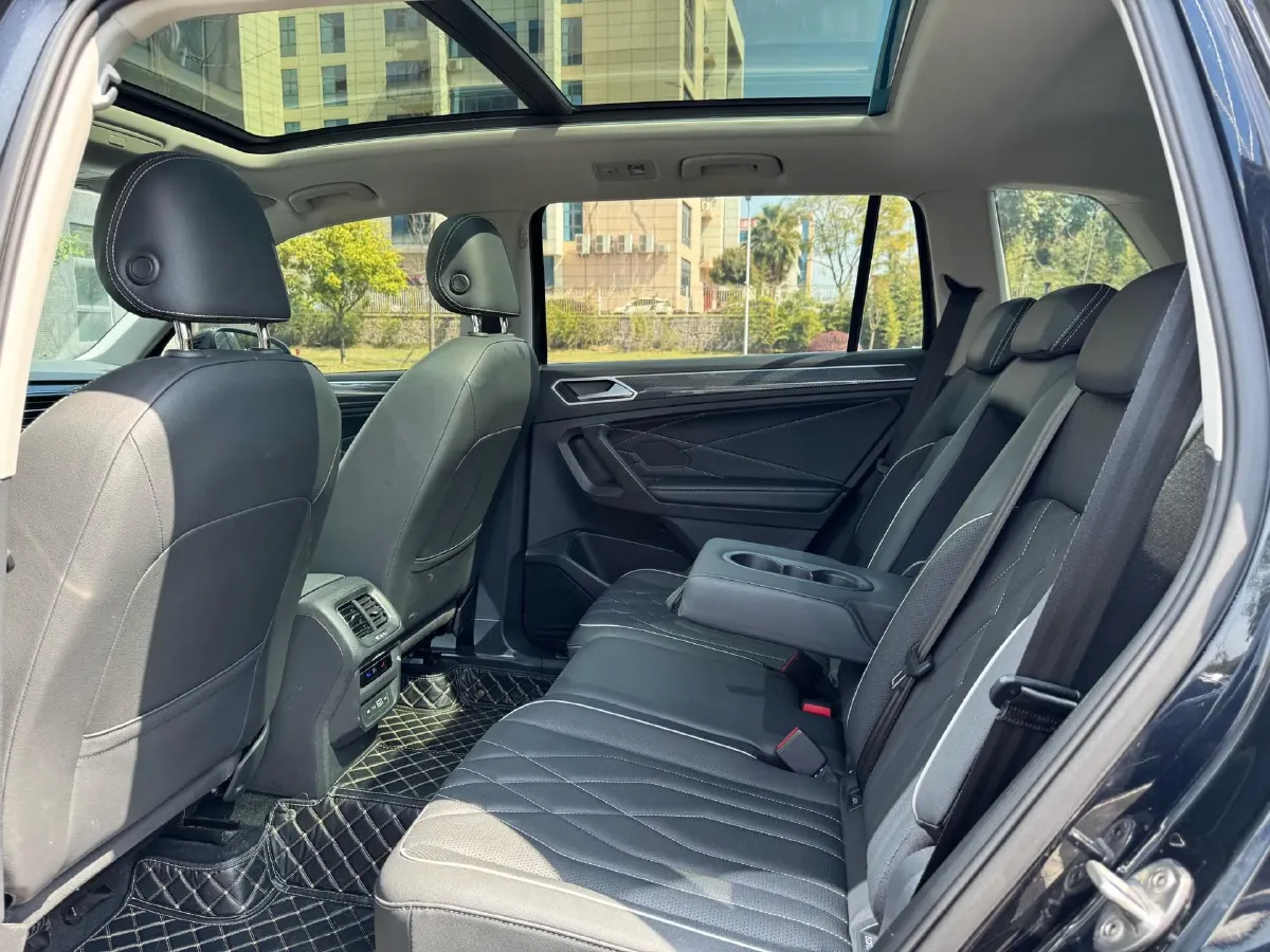 2023 Volkswagen Tiguan L 2.0T 186HP L4 7DCT,autocango,china used car exporter,china ev exporter,chinese used car exporter,chinese used ev exporter