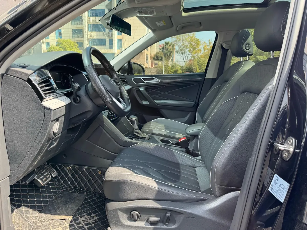 2023 Volkswagen Tiguan L 2.0T 186HP L4 7DCT,autocango,china used car exporter,china ev exporter,chinese used car exporter,chinese used ev exporter