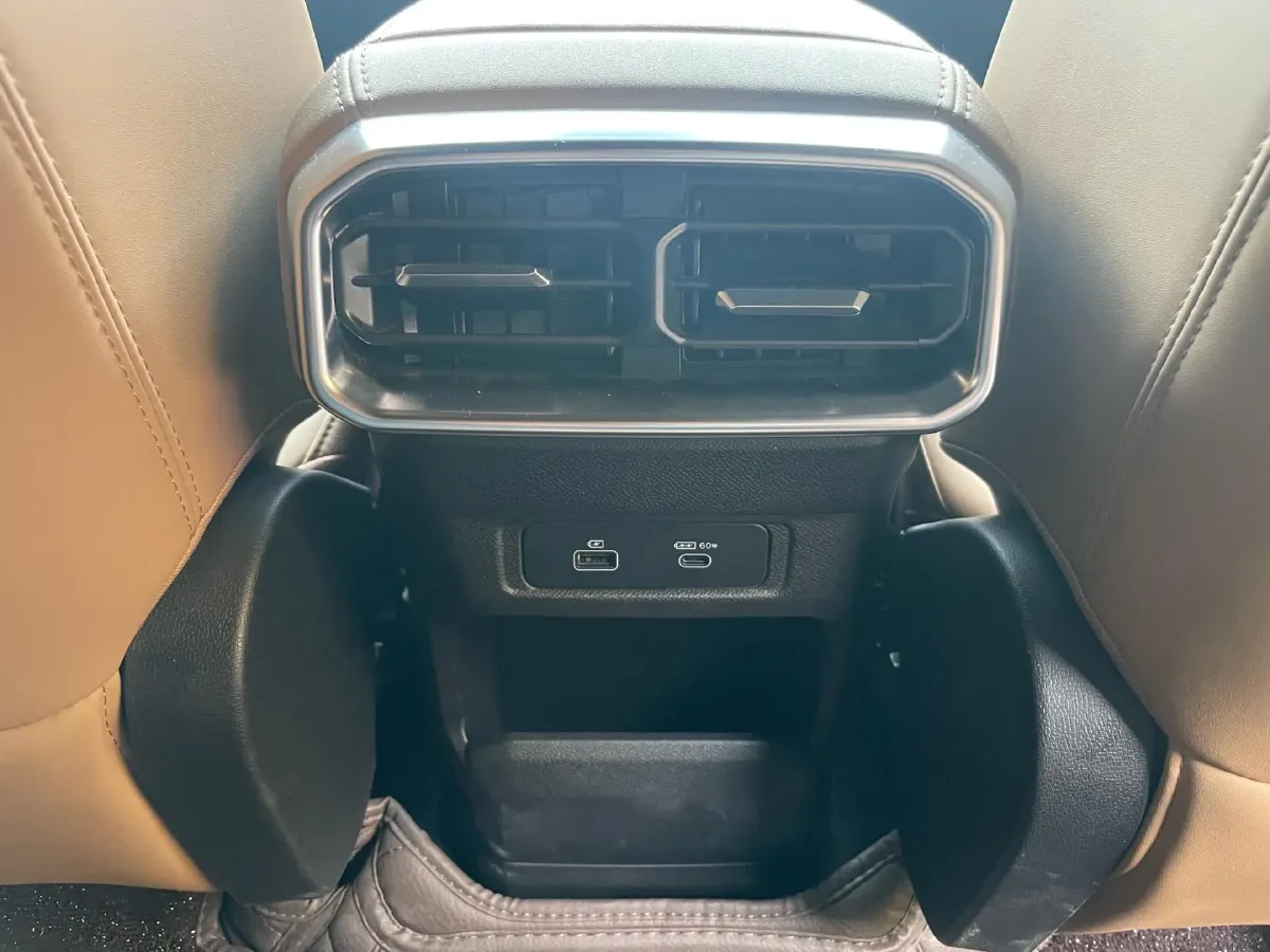 2023 Jetour Traveller 2.0T 254HP L4 7DCT,autocango,china used car exporter,china ev exporter,chinese used car exporter,chinese used ev exporter