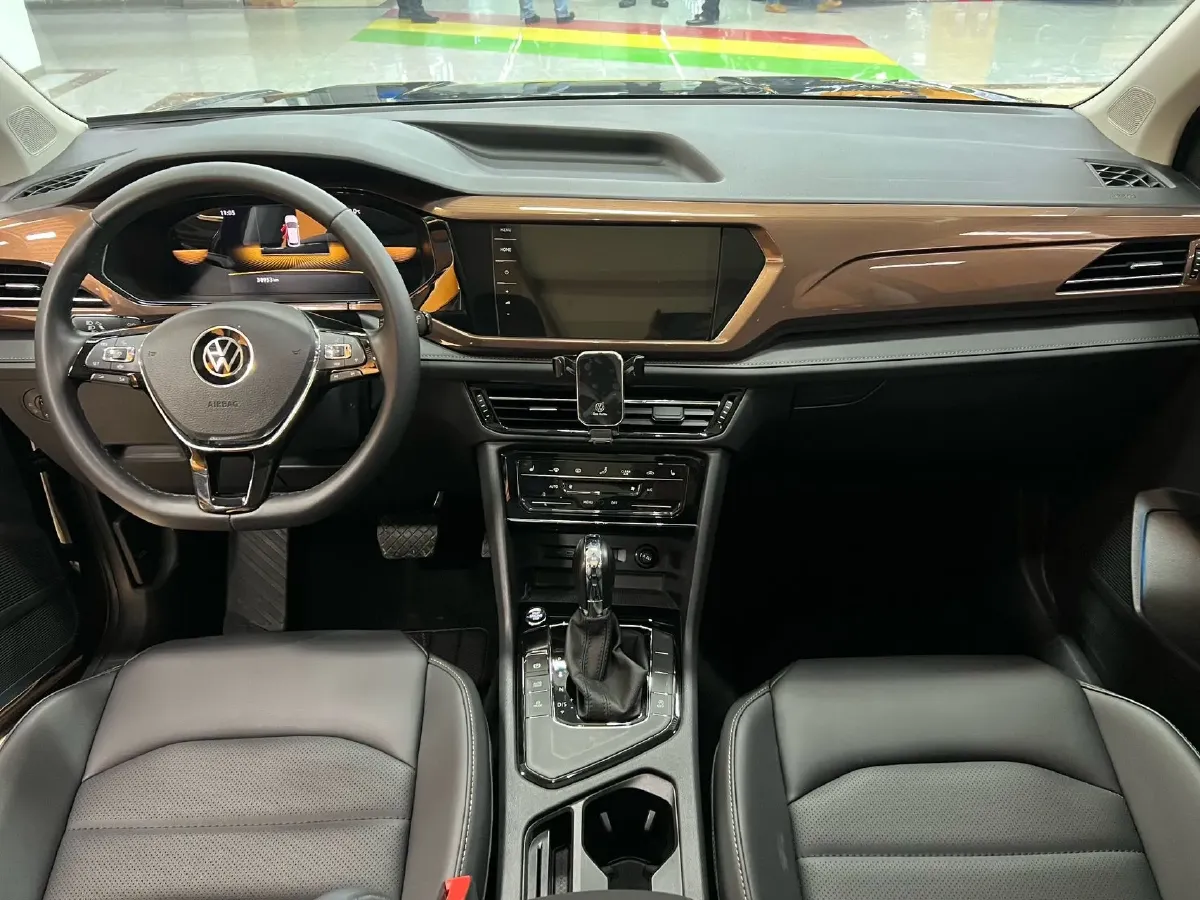 2022 MAXUS XinTu V90 2.0T 150HP L4 6AT,autocango,china used car exporter,china ev exporter,chinese used car exporter,chinese used ev exporter