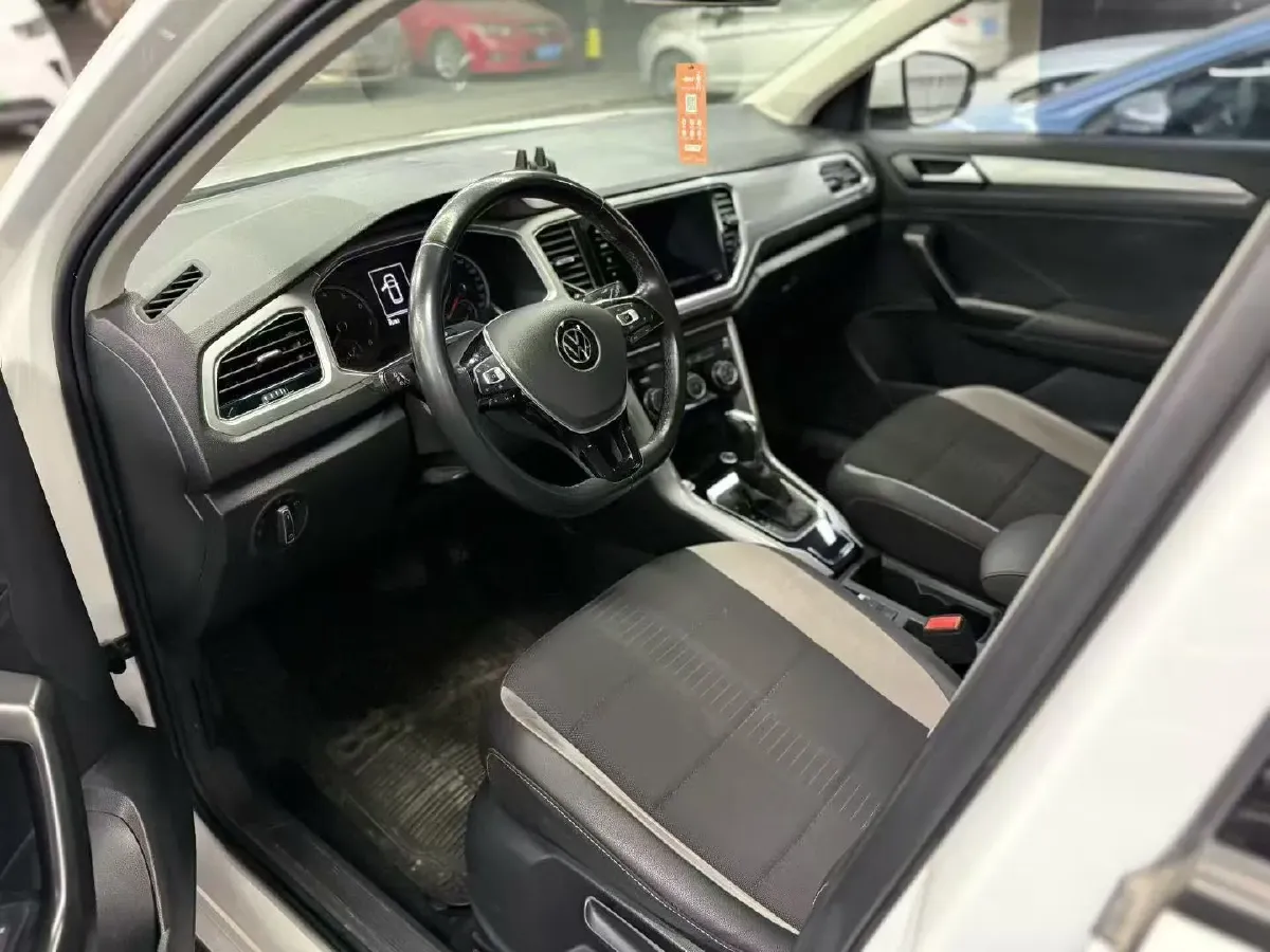 2022 Volkswagen T-Roc 1.4T 150HP L4 7DCT,autocango,china used car exporter,china ev exporter,chinese used car exporter,chinese used ev exporter