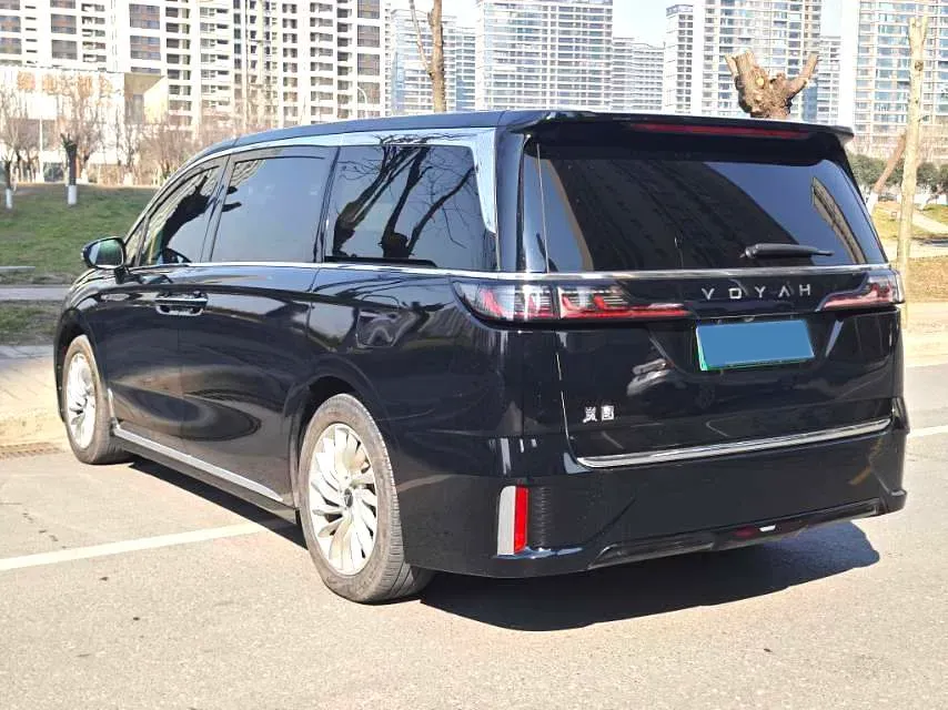 2024 Voyah Dream 1.5T 150HP L4 PHEV 43KWH,autocango,china used car exporter,china ev exporter,chinese used car exporter,chinese used ev exporter