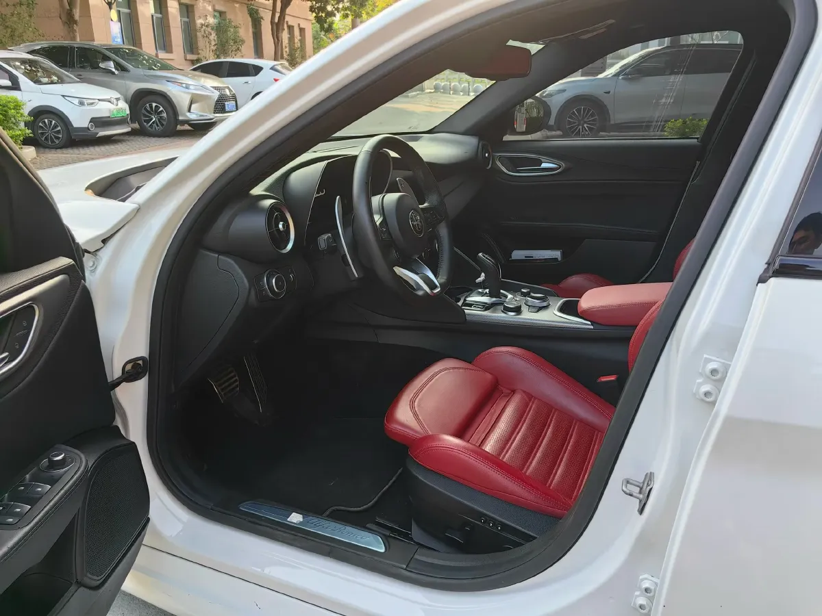 2023 Genesis GV70 2.5T 304HP L4 8AT,autocango,china used car exporter,china ev exporter,chinese used car exporter,chinese used ev exporter