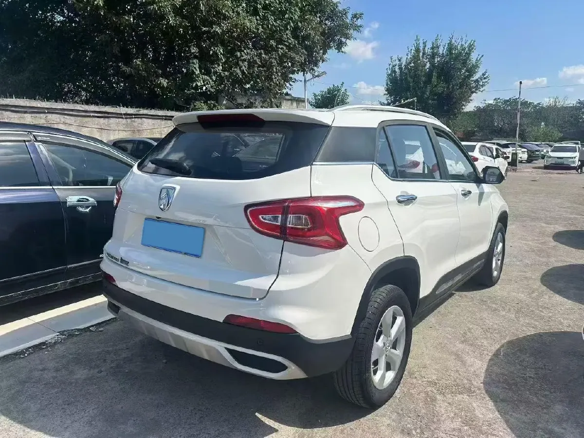 2017 BaoJun 310W 1.5L 105HP L4 6MT,autocango,china used car exporter,china ev exporter,chinese used car exporter,chinese used ev exporter