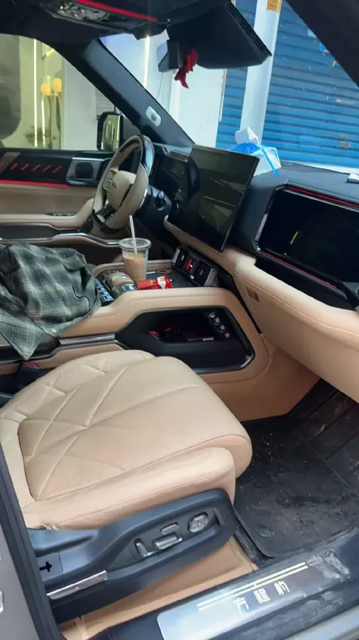 2025 FangChengBao Bao 8 2.0T 245HP L4 E-CVT PHEV 36.8KWH,autocango,china used car exporter,china ev exporter,chinese used car exporter,chinese used ev exporter