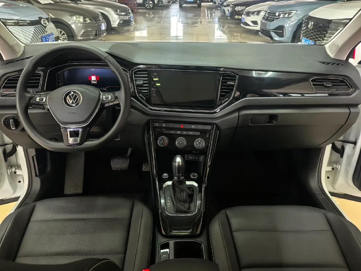 2022 Volkswagen T-Roc 1.4T 150HP L4 7DCT,autocango,china used car exporter,china ev exporter,chinese used car exporter,chinese used ev exporter