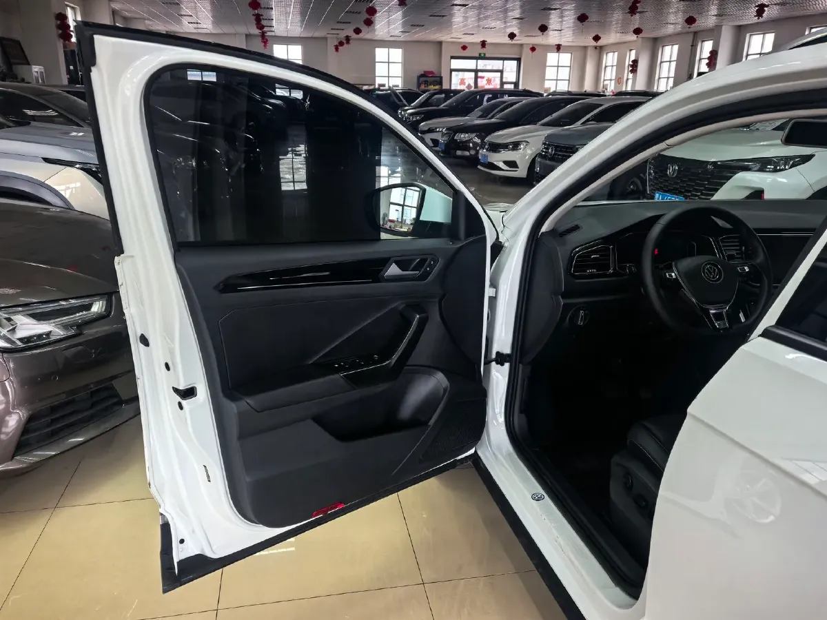 2022 Volkswagen T-Roc 1.4T 150HP L4 7DCT,autocango,china used car exporter,china ev exporter,chinese used car exporter,chinese used ev exporter