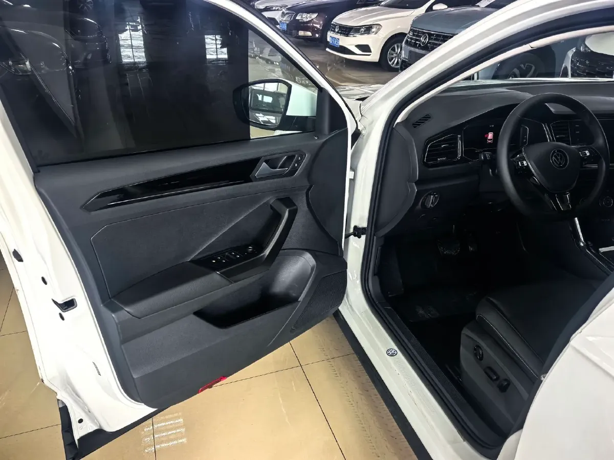 2022 Volkswagen T-Roc 1.4T 150HP L4 7DCT,autocango,china used car exporter,china ev exporter,chinese used car exporter,chinese used ev exporter