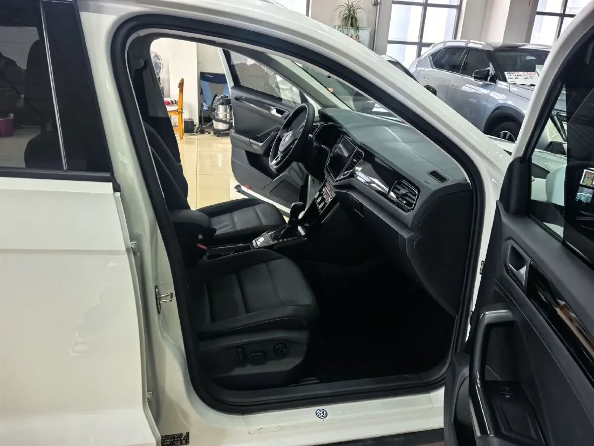 2022 Volkswagen T-Roc 1.4T 150HP L4 7DCT,autocango,china used car exporter,china ev exporter,chinese used car exporter,chinese used ev exporter