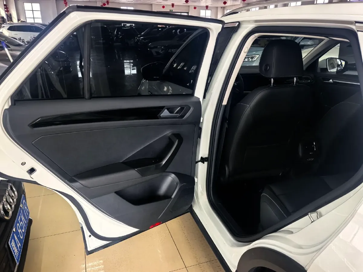 2022 Volkswagen T-Roc 1.4T 150HP L4 7DCT,autocango,china used car exporter,china ev exporter,chinese used car exporter,chinese used ev exporter