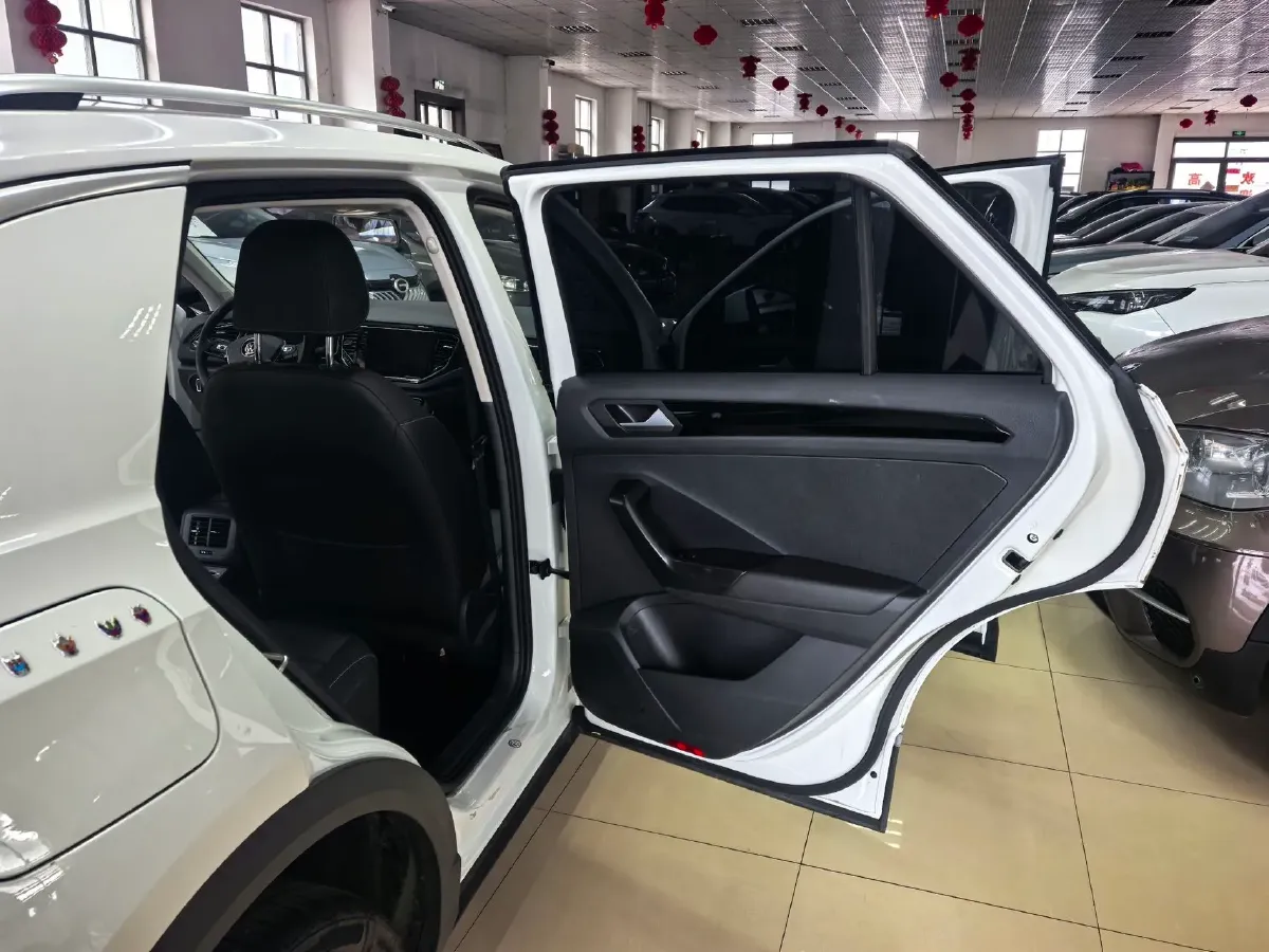 2022 Volkswagen T-Roc 1.4T 150HP L4 7DCT,autocango,china used car exporter,china ev exporter,chinese used car exporter,chinese used ev exporter