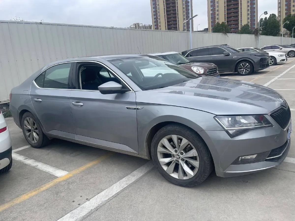 2016 Skoda Superb 1.4T 150HP L4 7DCT,autocango,china used car exporter,china ev exporter,chinese used car exporter,chinese used ev exporter