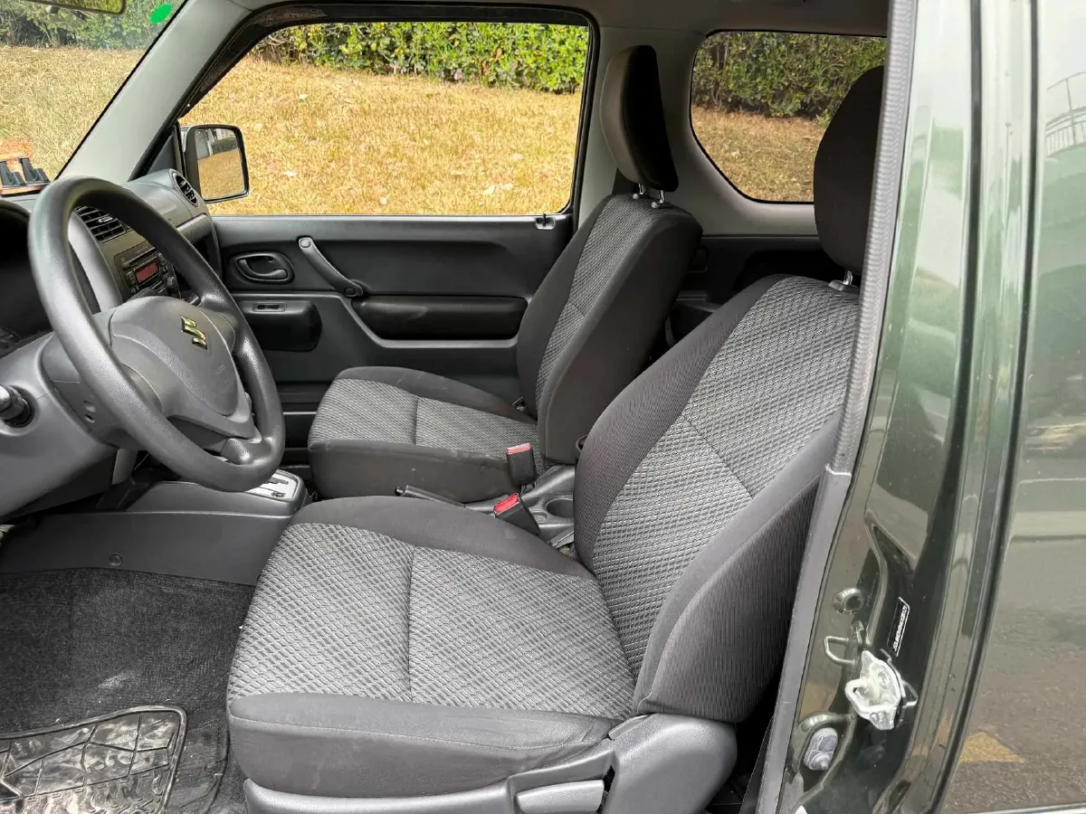 2015 Suzuki Jimny 1.3L 85HP L4 4AT,autocango,china used car exporter,china ev exporter,chinese used car exporter,chinese used ev exporter