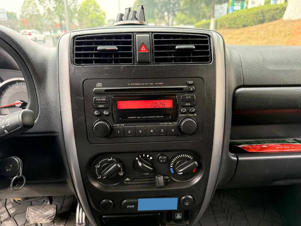 2015 Suzuki Jimny 1.3L 85HP L4 4AT,autocango,china used car exporter,china ev exporter,chinese used car exporter,chinese used ev exporter