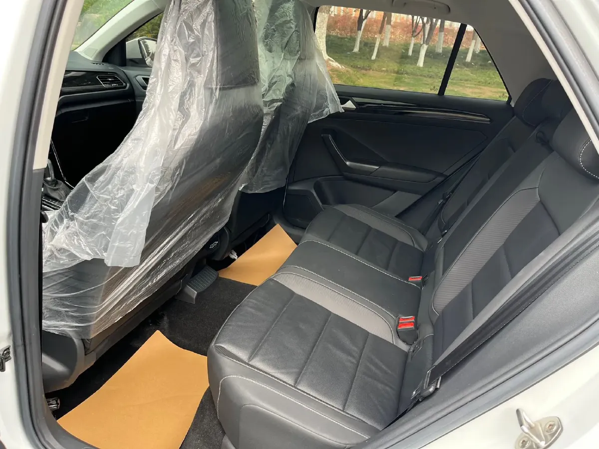 2022 Volkswagen T-Roc 1.4T 150HP L4 7DCT,autocango,china used car exporter,china ev exporter,chinese used car exporter,chinese used ev exporter