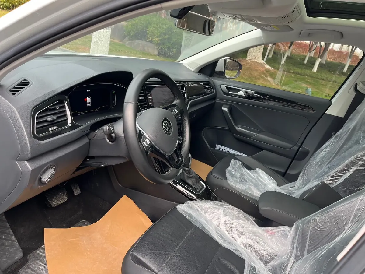 2022 Volkswagen T-Roc 1.4T 150HP L4 7DCT,autocango,china used car exporter,china ev exporter,chinese used car exporter,chinese used ev exporter