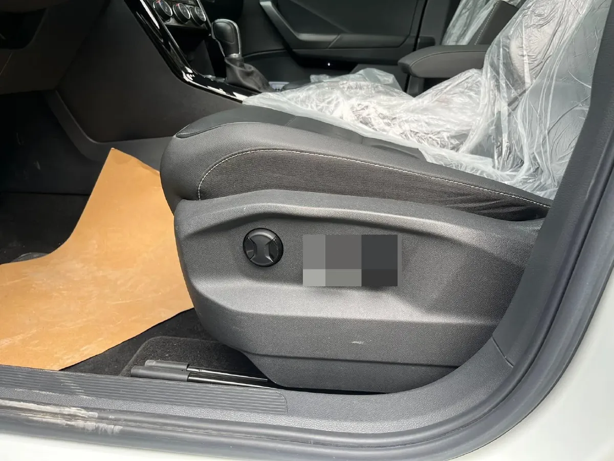 2022 Volkswagen T-Roc 1.4T 150HP L4 7DCT,autocango,china used car exporter,china ev exporter,chinese used car exporter,chinese used ev exporter