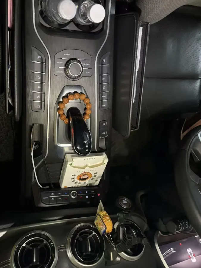 2021 WEY VV6 2.0T 227HP L4 7DCT,autocango,china used car exporter,china ev exporter,chinese used car exporter,chinese used ev exporter