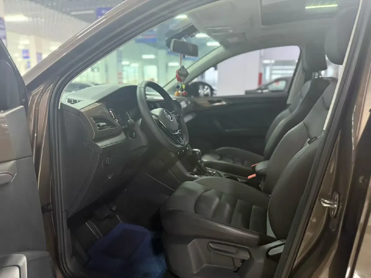 2019 MINI MINI 1.5T 102HP L3 7DCT,autocango,china used car exporter,china ev exporter,chinese used car exporter,chinese used ev exporter