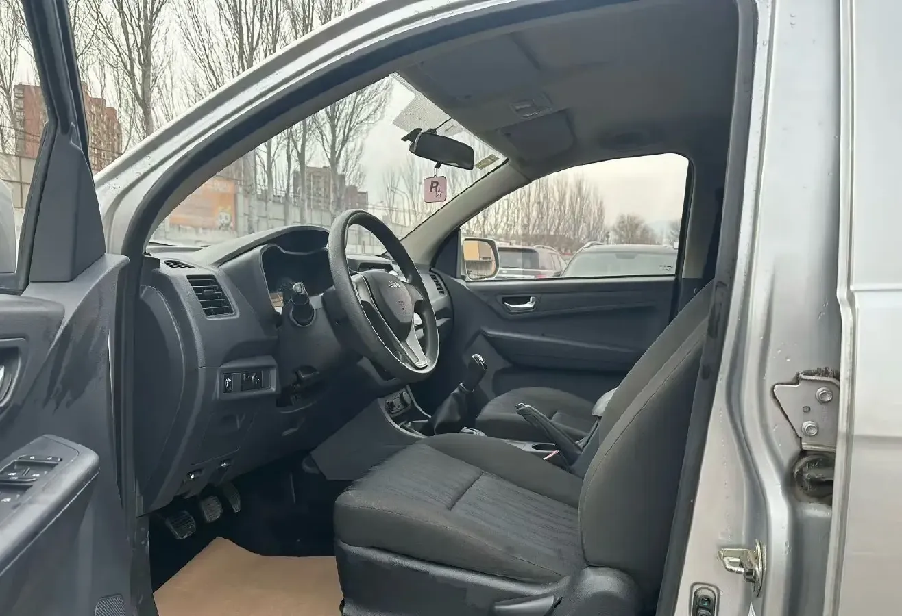 2020 Isuzu RE-MAX Jim 2.8T 120HP L4 5MT,autocango,china used car exporter,china ev exporter,chinese used car exporter,chinese used ev exporter