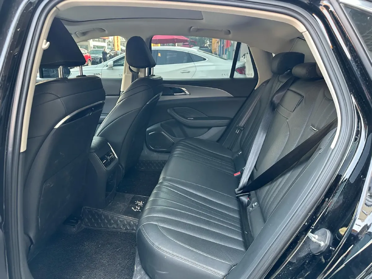 2023 HongQi H5 2.0T 224HP L4 8AT,autocango,china used car exporter,china ev exporter,chinese used car exporter,chinese used ev exporter