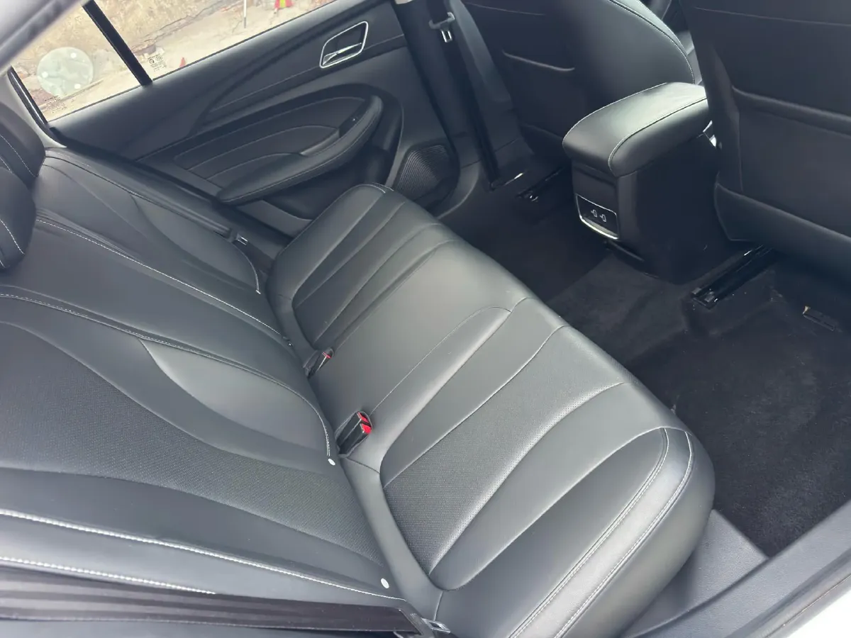 2020 Roewe i5 1.5L 120HP L4 CVT,autocango,china used car exporter,china ev exporter,chinese used car exporter,chinese used ev exporter