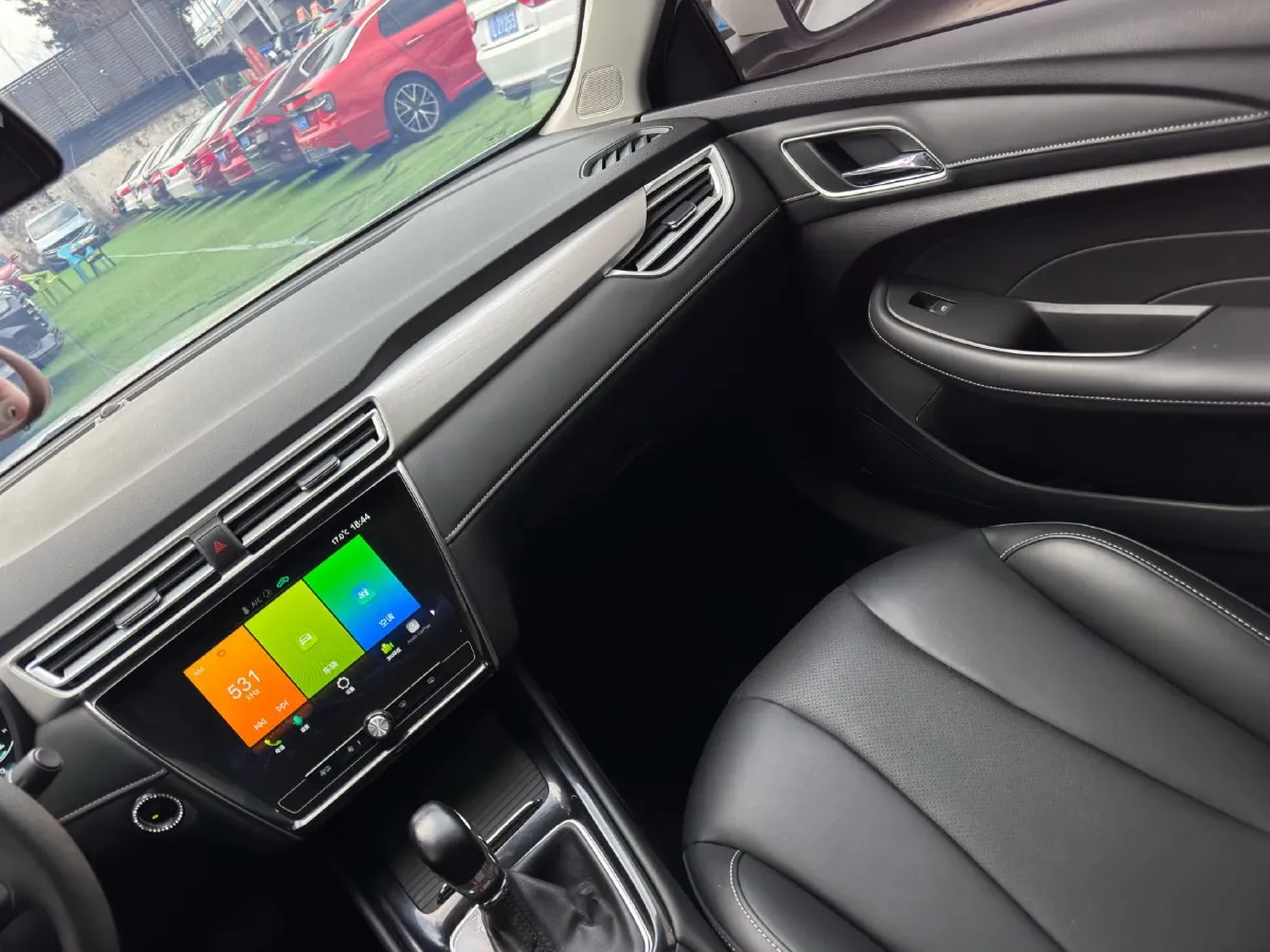 2020 Roewe i5 1.5L 120HP L4 CVT,autocango,china used car exporter,china ev exporter,chinese used car exporter,chinese used ev exporter