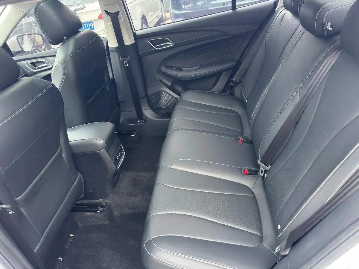 2020 Roewe i5 1.5L 120HP L4 CVT,autocango,china used car exporter,china ev exporter,chinese used car exporter,chinese used ev exporter