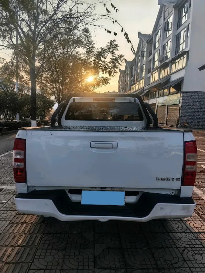 2022 Isuzu RE-MAX Jim 2.8T 120HP L4 5MT,autocango,china used car exporter,china ev exporter,chinese used car exporter,chinese used ev exporter