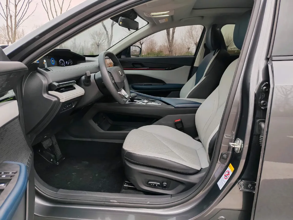 2023 ChangAn UNI-V iDD 1.5T 170HP L4 6TCT PHEV 18.4KWH,autocango,china used car exporter,china ev exporter,chinese used car exporter,chinese used ev exporter