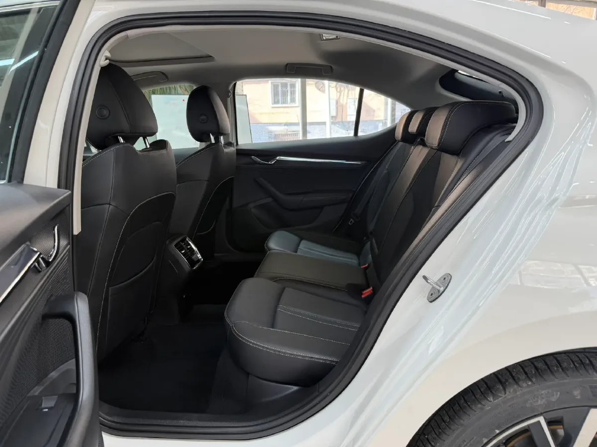 2022 Skoda Octavia 1.4T 150HP L4 7DCT,autocango,china used car exporter,china ev exporter,chinese used car exporter,chinese used ev exporter