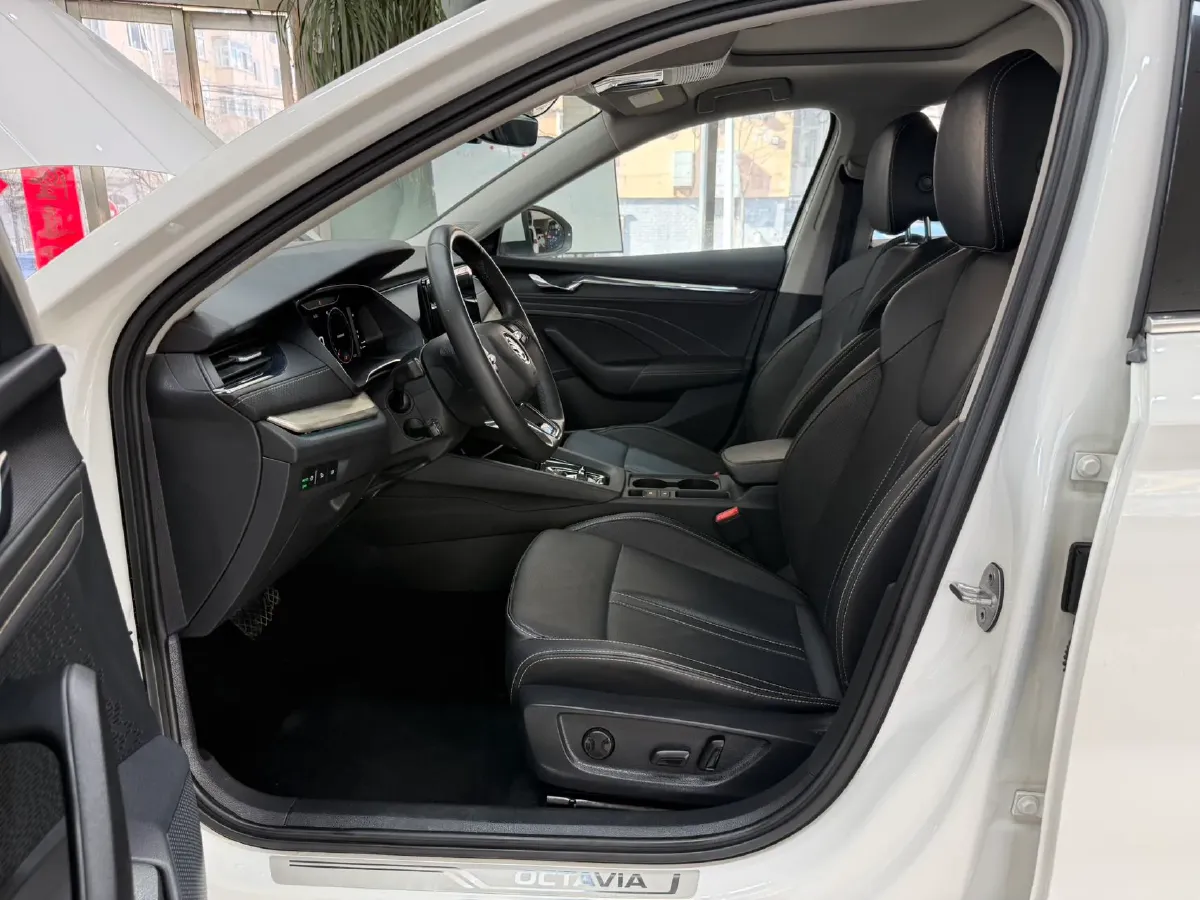 2022 Skoda Octavia 1.4T 150HP L4 7DCT,autocango,china used car exporter,china ev exporter,chinese used car exporter,chinese used ev exporter