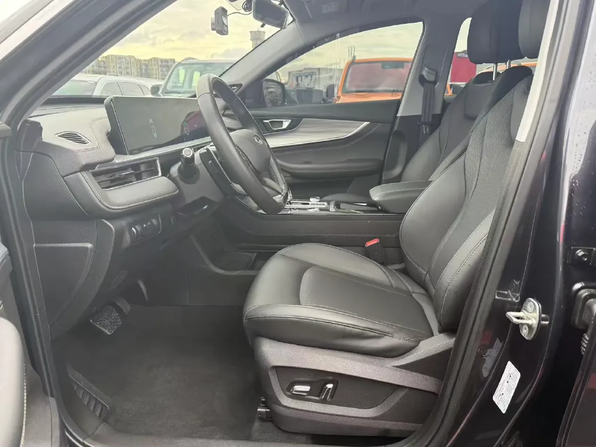 2021 Chery Tiggo 8 Plus 1.6T 197HP L4 7DCT,autocango,china used car exporter,china ev exporter,chinese used car exporter,chinese used ev exporter