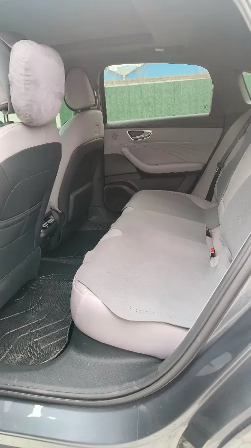 2025 Roewe M7 DMH 1.5L 112HP L4 1DHT PHEV,autocango,china used car exporter,china ev exporter,chinese used car exporter,chinese used ev exporter