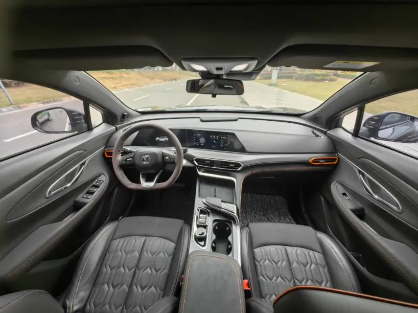 2023 ChangAn UNI-T 1.5T 188HP L4 7DCT,autocango,china used car exporter,china ev exporter,chinese used car exporter,chinese used ev exporter