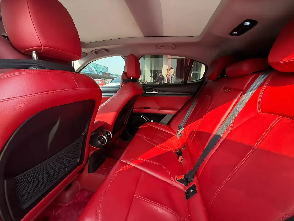 2017 Alfa Romeo Stelvio 2.0T 200HP L4 8AT,autocango,china used car exporter,china ev exporter,chinese used car exporter,chinese used ev exporter