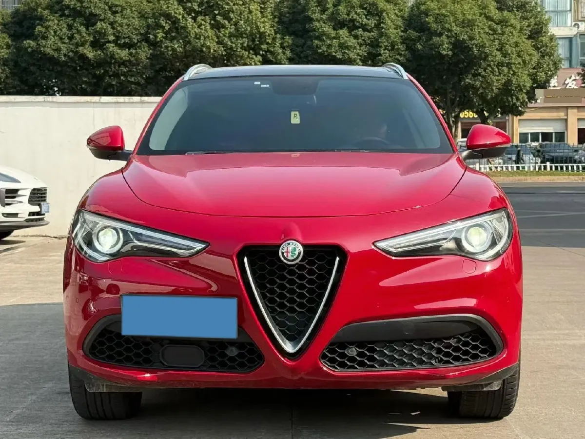 2017 Alfa Romeo Stelvio 2.0T 200HP L4 8AT,autocango,china used car exporter,china ev exporter,chinese used car exporter,chinese used ev exporter