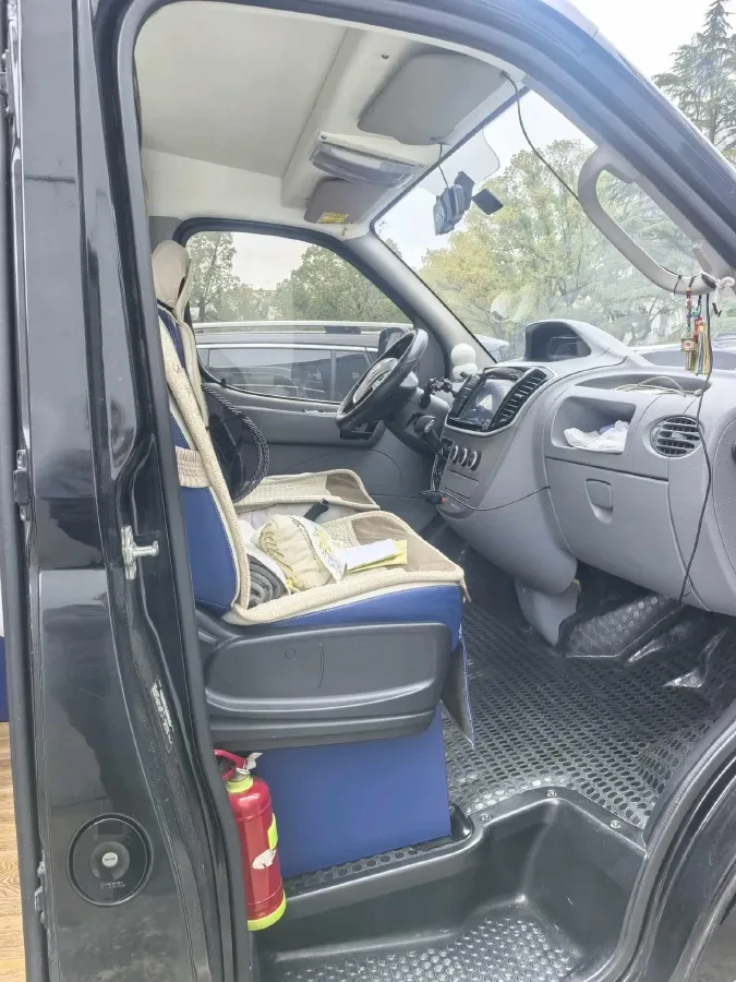 2019 MAXUS XinTu V80 2.0T 139HP L4 6MT,autocango,china used car exporter,china ev exporter,chinese used car exporter,chinese used ev exporter