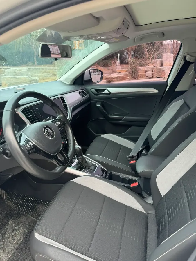 2021 Volkswagen T-Roc 1.4T 150HP L4 7DCT,autocango,china used car exporter,china ev exporter,chinese used car exporter,chinese used ev exporter