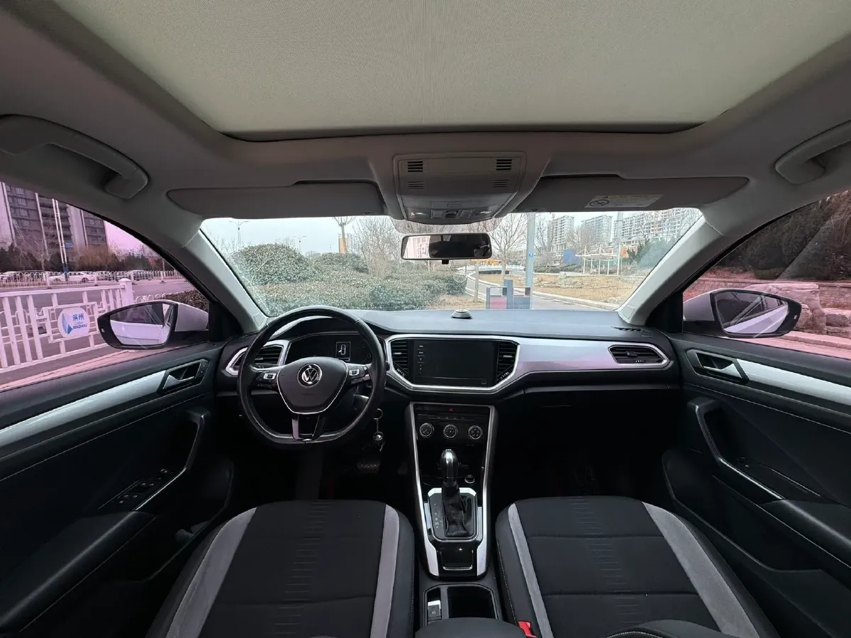 2021 Volkswagen T-Roc 1.4T 150HP L4 7DCT,autocango,china used car exporter,china ev exporter,chinese used car exporter,chinese used ev exporter