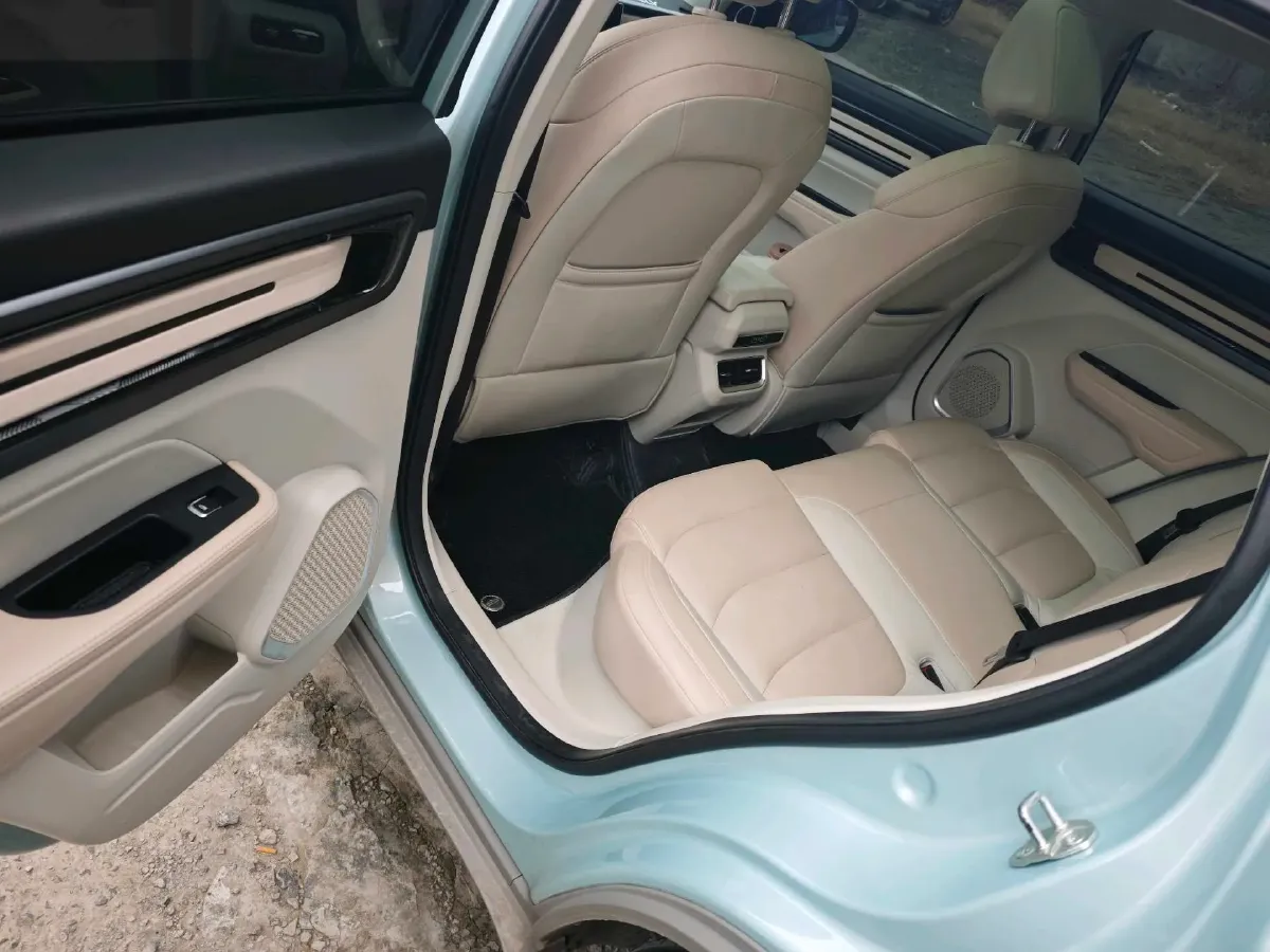 2023 Geely ICON 1.5T 181HP L4 7DCT,autocango,china used car exporter,china ev exporter,chinese used car exporter,chinese used ev exporter