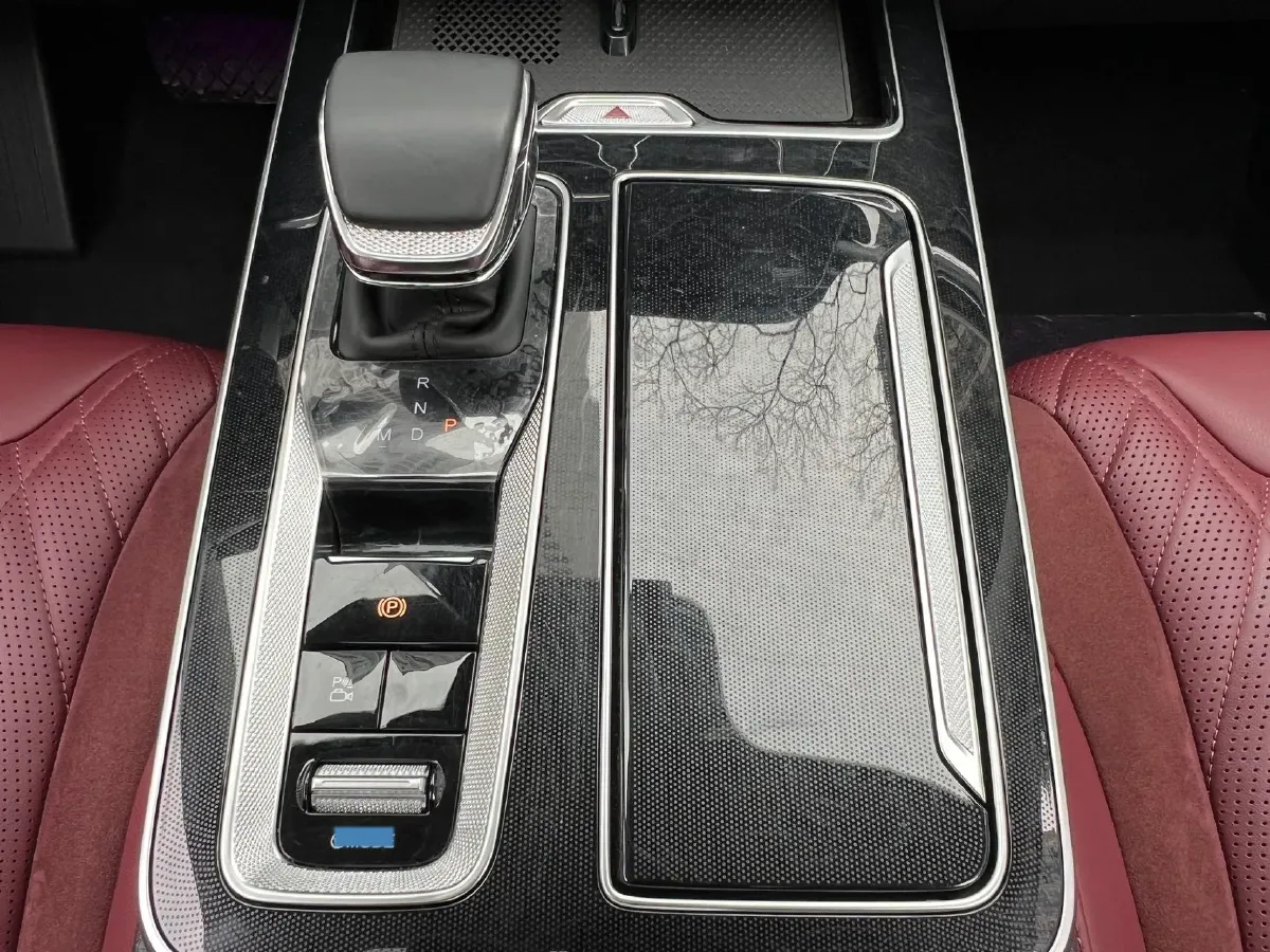 2025 HongQi HS5 2.0T 252HP L4 8AT,autocango,china used car exporter,china ev exporter,chinese used car exporter,chinese used ev exporter