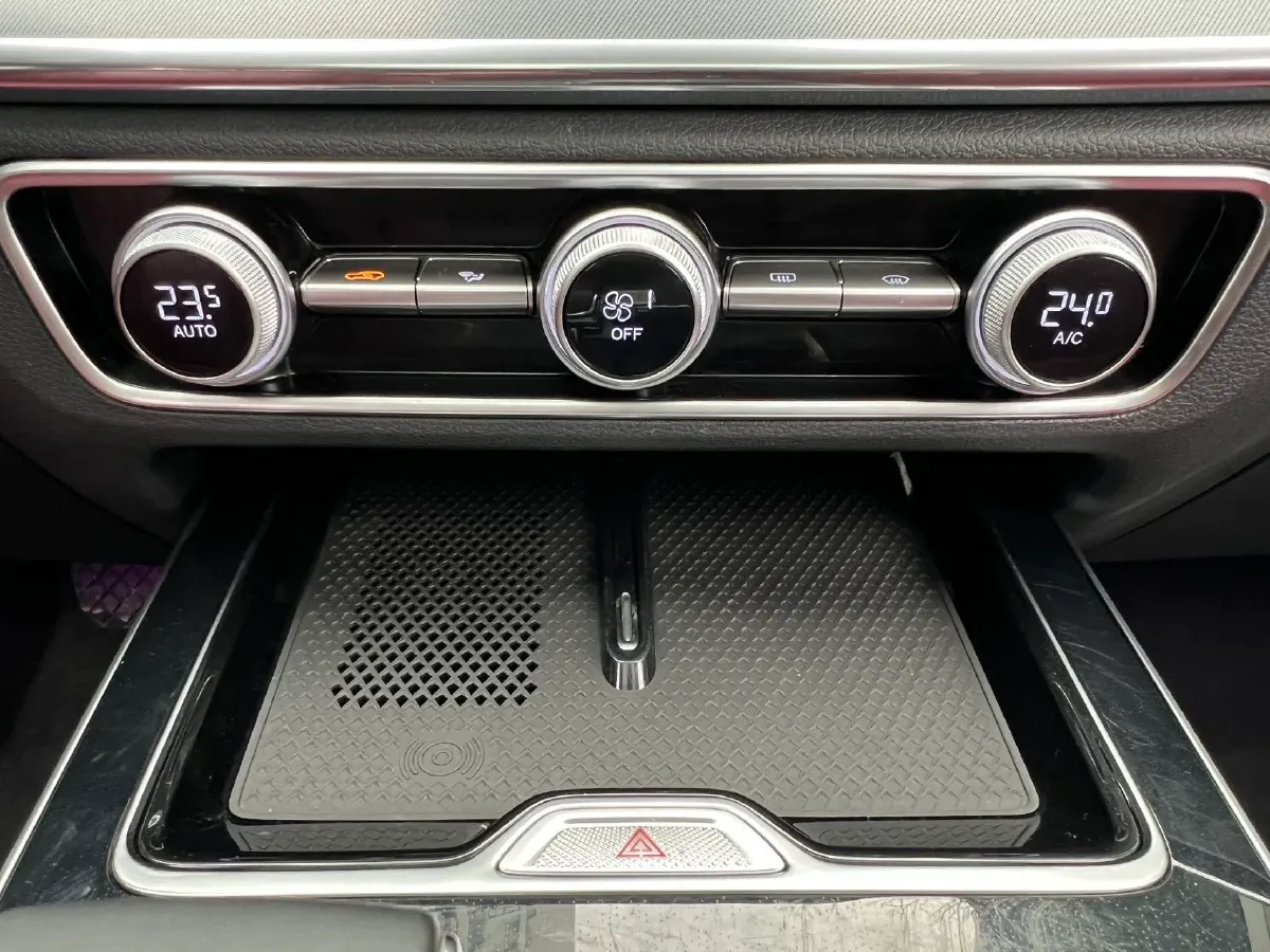 2025 HongQi HS5 2.0T 252HP L4 8AT,autocango,china used car exporter,china ev exporter,chinese used car exporter,chinese used ev exporter