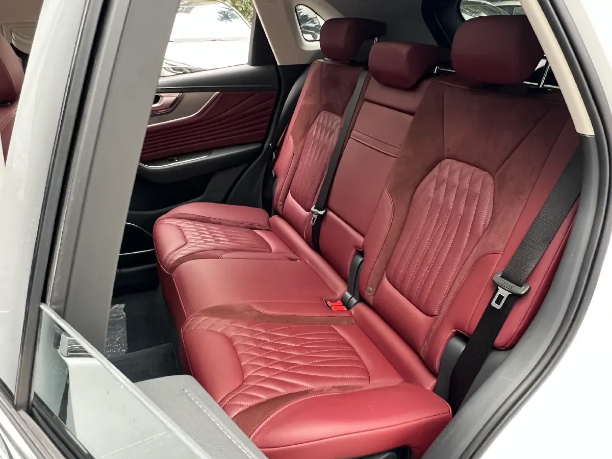 2025 HongQi HS5 2.0T 252HP L4 8AT,autocango,china used car exporter,china ev exporter,chinese used car exporter,chinese used ev exporter