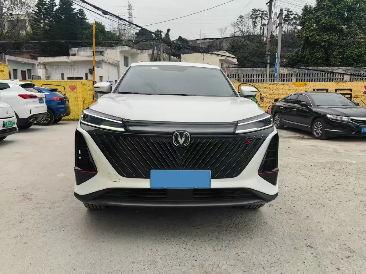 2022 ChangAn CS75 Plus 1.5T 188HP L4 8AT,autocango,china used car exporter,china ev exporter,chinese used car exporter,chinese used ev exporter