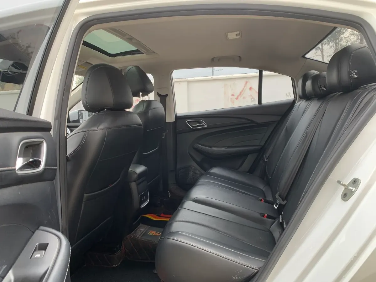 2019 Roewe i5 1.5L 120HP L4 CVT,autocango,china used car exporter,china ev exporter,chinese used car exporter,chinese used ev exporter