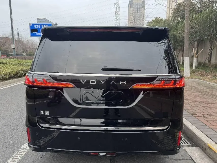 2025 Voyah Dream 1.5T 150HP L4 PHEV 41.7KWH,autocango,china used car exporter,china ev exporter,chinese used car exporter,chinese used ev exporter