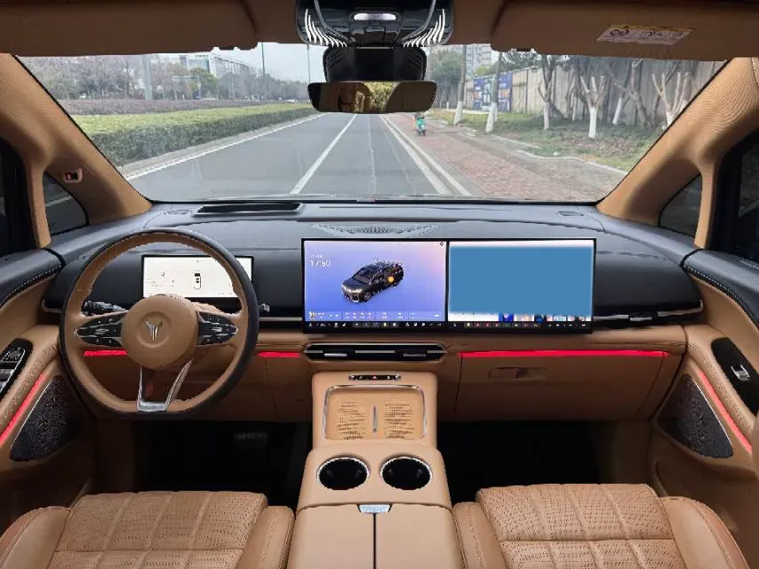 2025 Voyah Dream 1.5T 150HP L4 PHEV 41.7KWH,autocango,china used car exporter,china ev exporter,chinese used car exporter,chinese used ev exporter