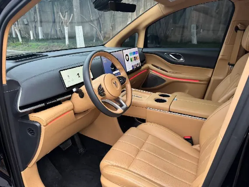 2025 Voyah Dream 1.5T 150HP L4 PHEV 41.7KWH,autocango,china used car exporter,china ev exporter,chinese used car exporter,chinese used ev exporter