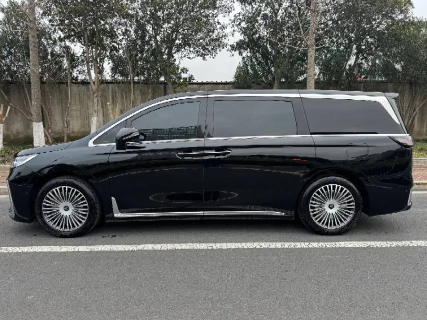 2025 Voyah Dream 1.5T 150HP L4 PHEV 41.7KWH,autocango,china used car exporter,china ev exporter,chinese used car exporter,chinese used ev exporter